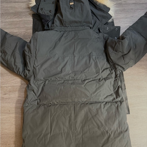 Canada Goose Wyndham Parka - Picture 2 of 6